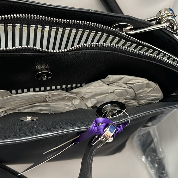 BNWT, Lily and Ivy large purse. - Picture 5 of 8